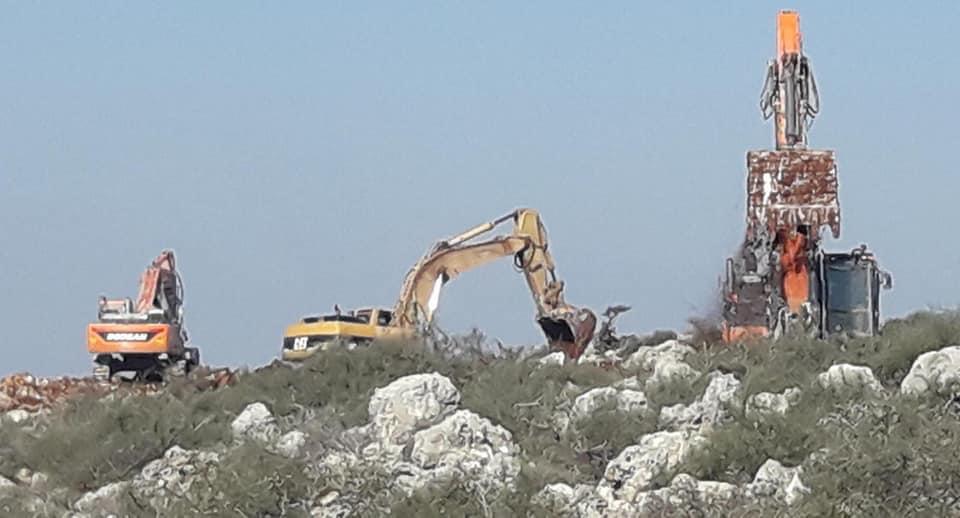 فلسطين – الاحتلال يبدأ بتجريف أراضي شرق قلقيلية