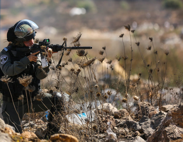 فلسطين – إصابة شاب برصاص الاحتلال في الرام