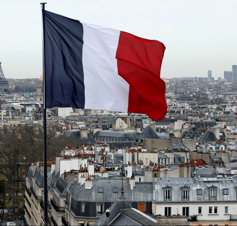 فلسطين – الرئيس يرحب بإعلان الرئيس الفرنسي الاعتراف بدولة فلسطين المستقلة ذات السيادة