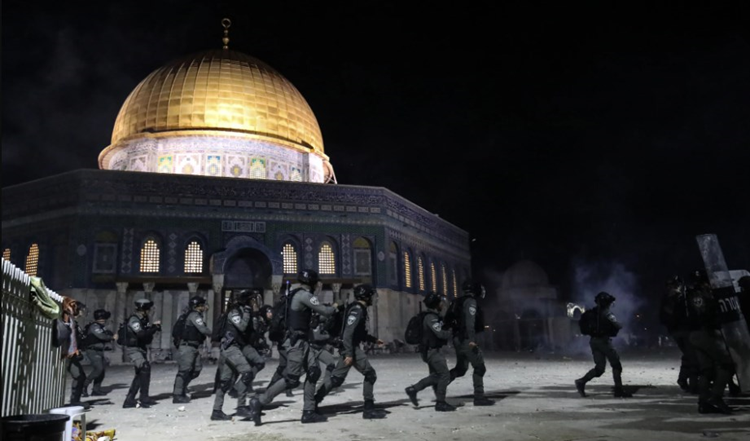 فلسطين – الاحتلال يواصل إغلاق المسجد الأقصى لليوم الـ15