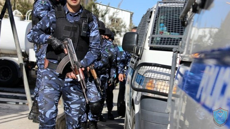 فلسطين – اعتقال 3 أشخاص متهمين بتدمير محل تجاري في الخليل