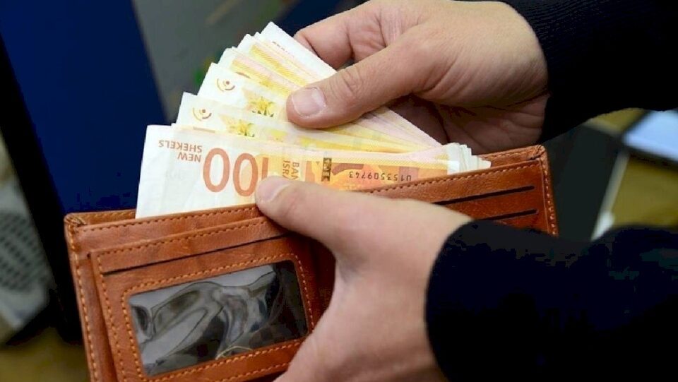 فلسطين – رواتب الموظفين اليوم الأربعاء ستكون على الأقل 50% والحد الأدنى 2000 شيكل