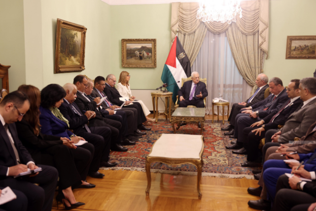 فلسطين – الرئيس يلتقي رؤساء التحرير وكبار الكتاب والصحفيين المصريين