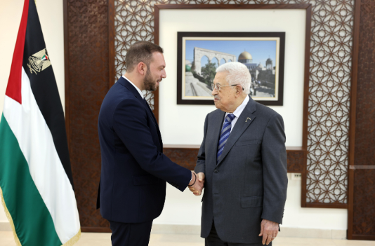 فلسطين – الرئيس يقبل أوراق اعتماد رئيس مكتب تمثيل قبرص لدى دولة فلسطين