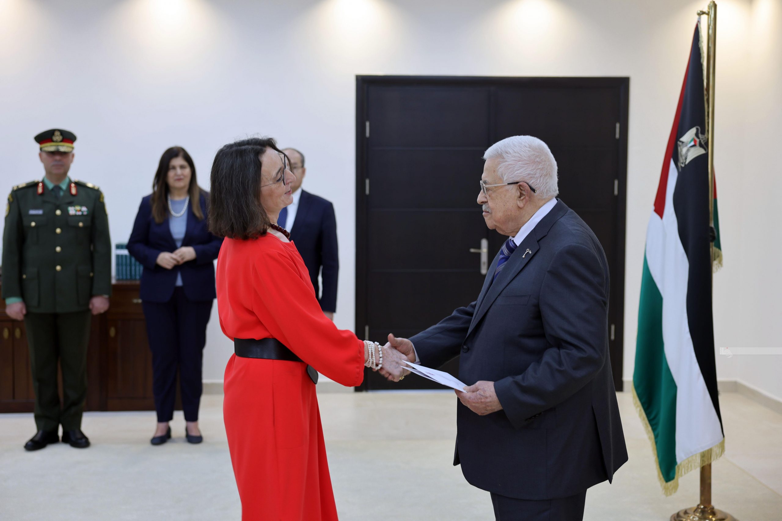فلسطين – الرئيس يتسلم أوراق اعتماد القنصل العام البلجيكي في القدس