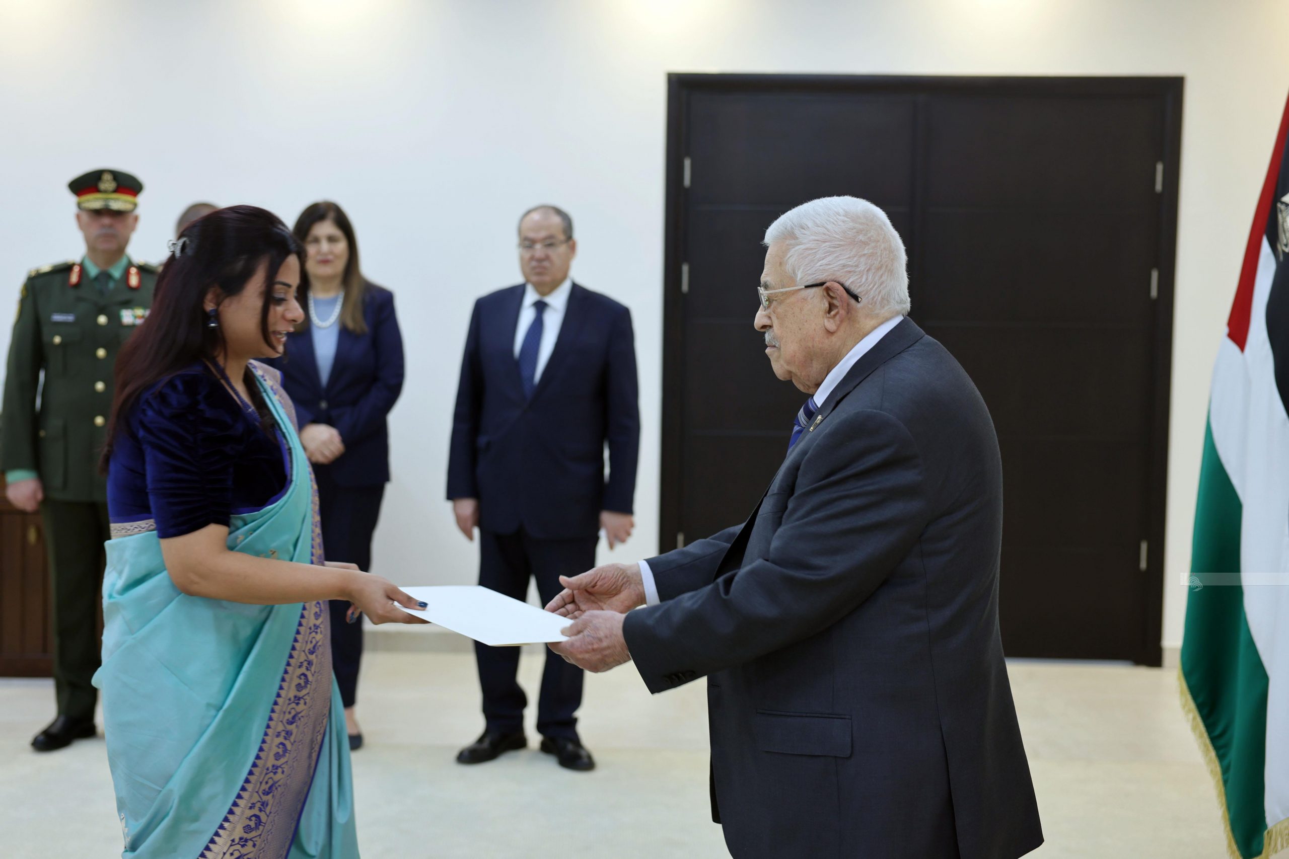 فلسطين – رئيس الجمهورية يقبل أوراق اعتماد رئيس مكتب التمثيل الهندي لدى دولة فلسطين