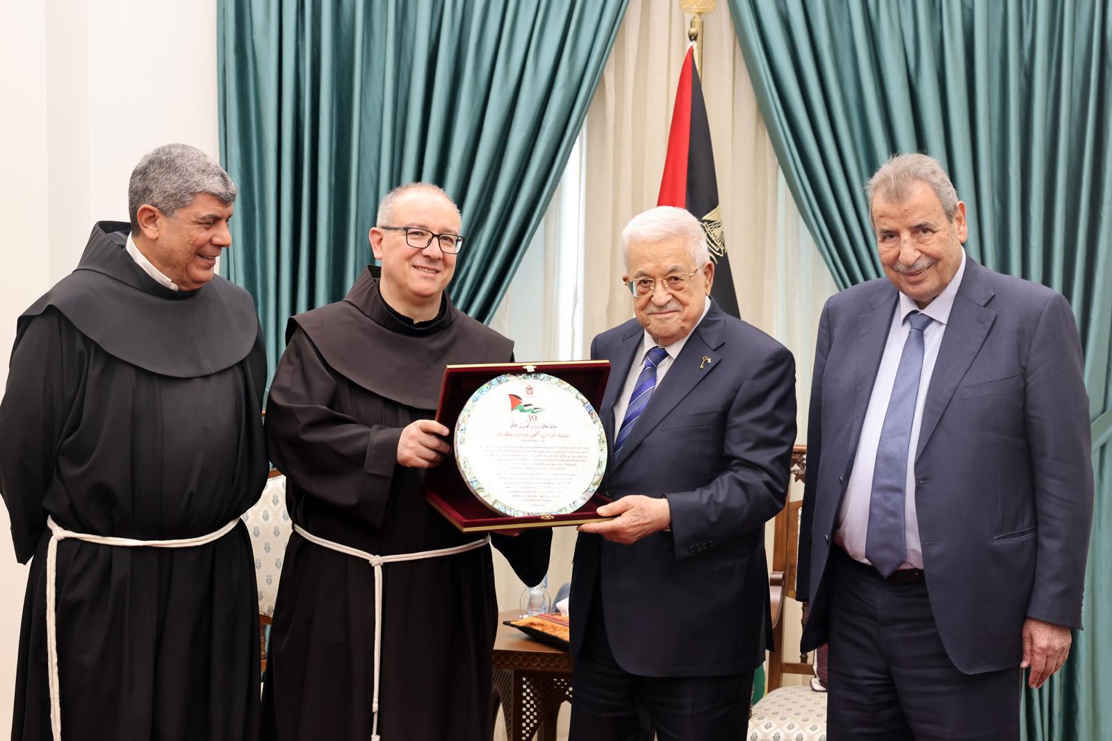 فلسطين – الرئيس يتلقى دعوة لحضور قداس عيد الميلاد