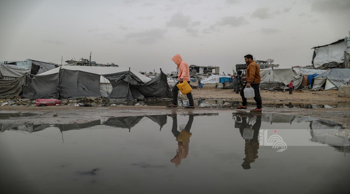 فلسطين – تواجه الأسر الفلسطينية في قطاع غزة ظروف شتاء قاسية