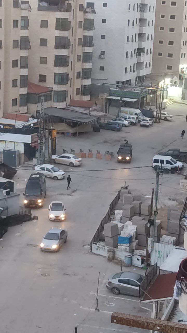 فلسطين – الاحتلال يهدد بهدم محلات تجارية في محيط مخيم قلنديا