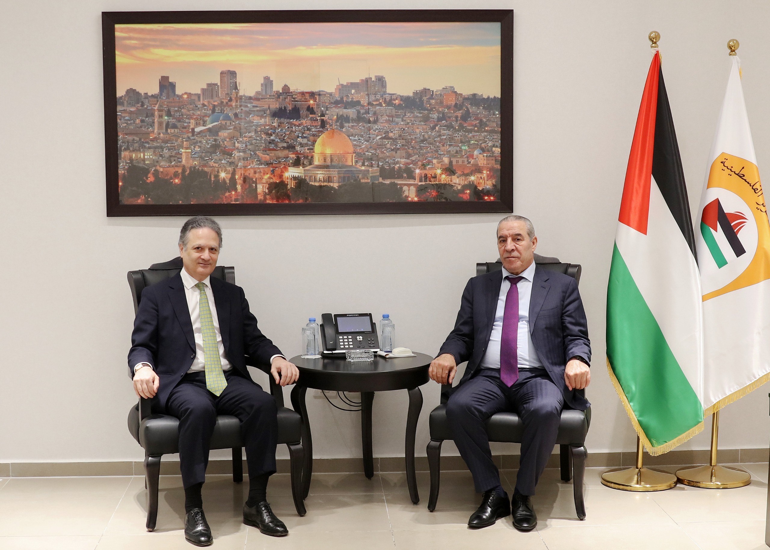 فلسطين – الشيخ يستقبل القنصل الإسباني لدى دولة فلسطين