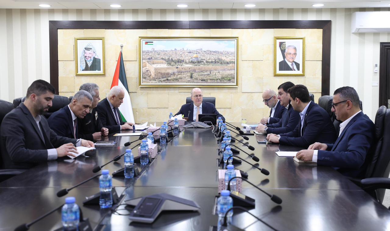 فلسطين – رئيس الوزراء يترأس اجتماعاً لتطوير منظومة المعابر الفلسطينية وخدماتها وحوكمة عملها