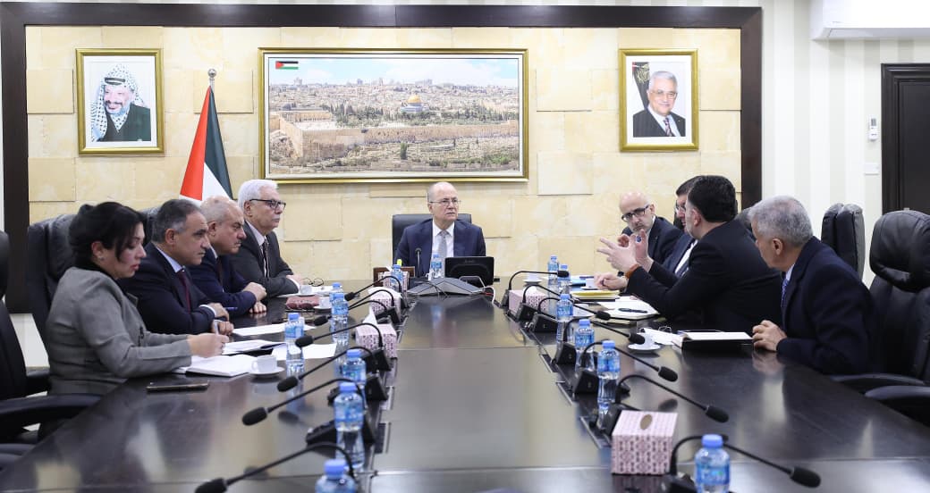 فلسطين – رئيس مجلس الوزراء يتابع سير عملية مراجعة الوظائف في الدوائر الحكومية