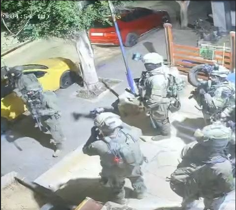 فلسطين – الاحتلال يواصل اقتحام مدينة سلفيت ويغلق مداخلها بالسواتر الترابية