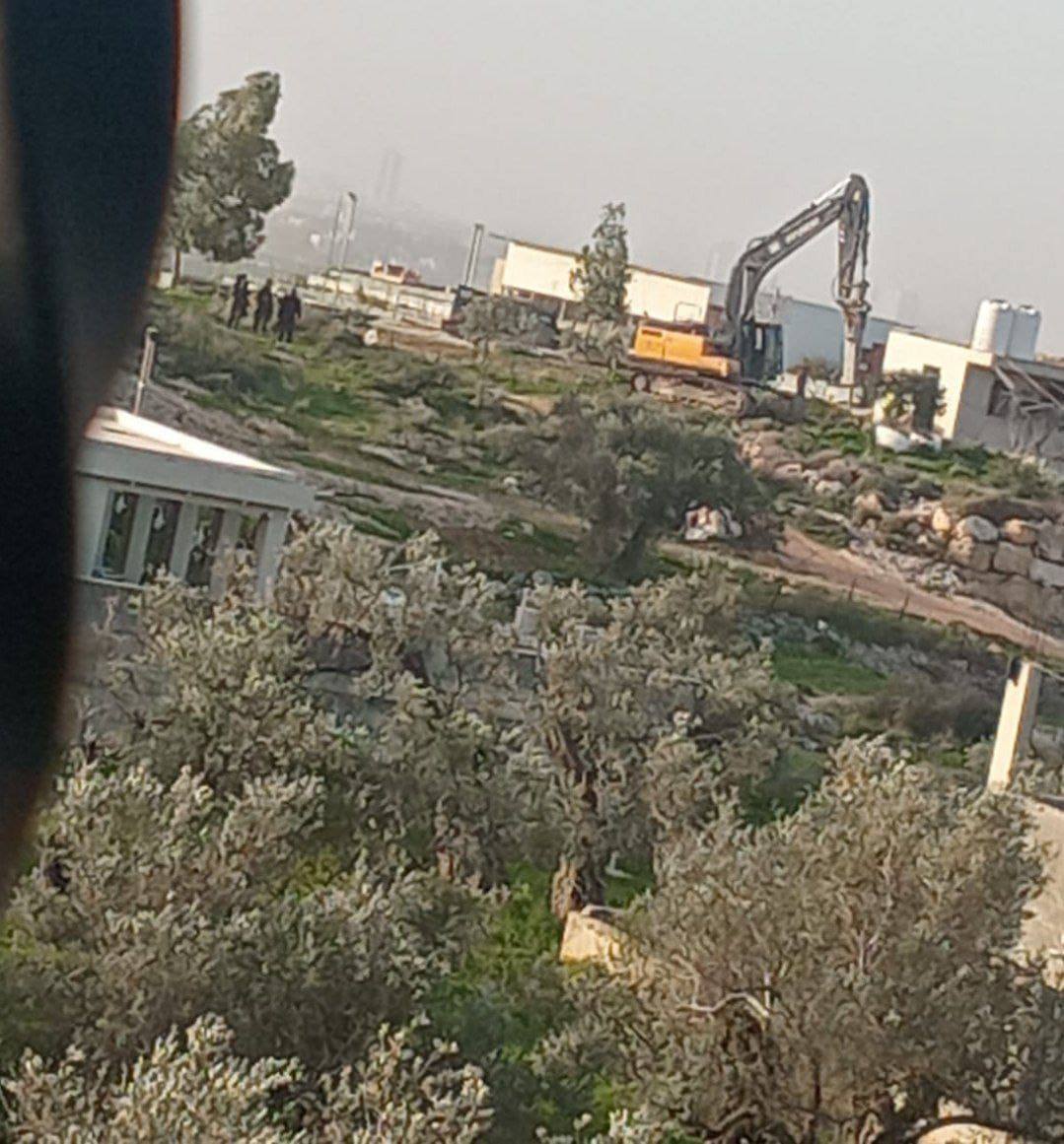 فلسطين – الاحتلال يهدم غرفة زراعية في بلدة شقبا غرب رام الله