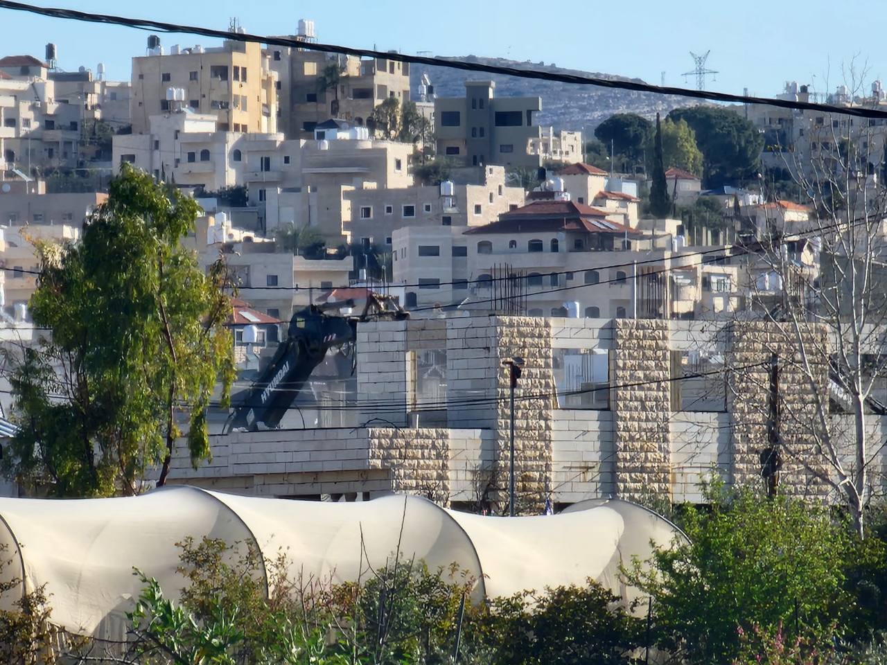 فلسطين – هدمت قوات الاحتلال ثلاثة منازل ومنشأة زراعية في بيت لقيا غرب رام الله