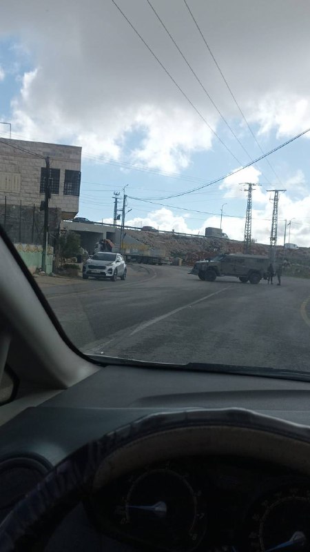 فلسطين – الاحتلال ينصب بوابة حديدية في دير دبوان