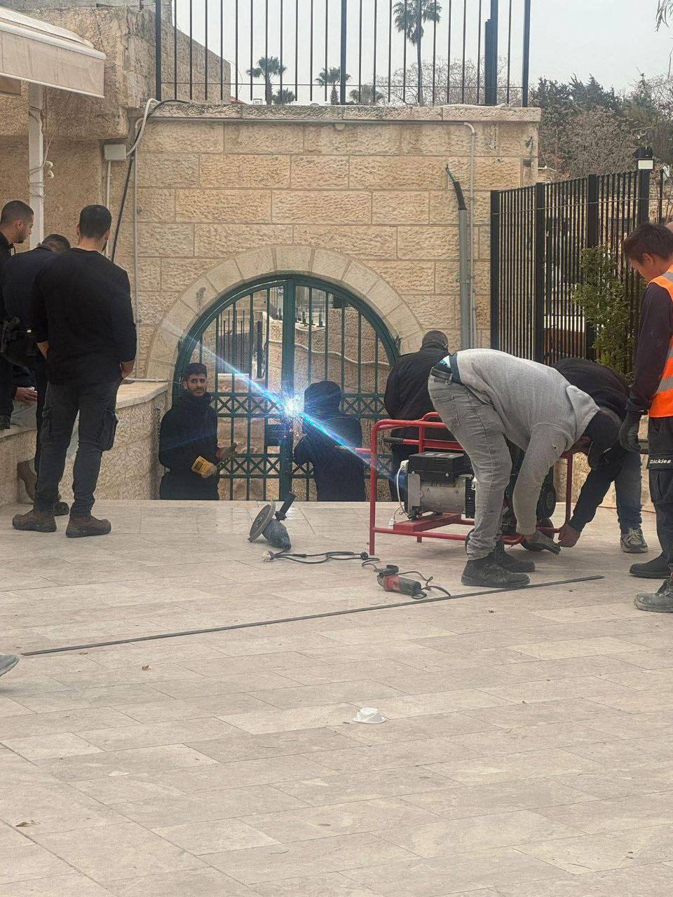 فلسطين – الاحتلال يغلق مقر جمعية برج اللقلق في البلدة القديمة بالقدس لمدة ستة أشهر