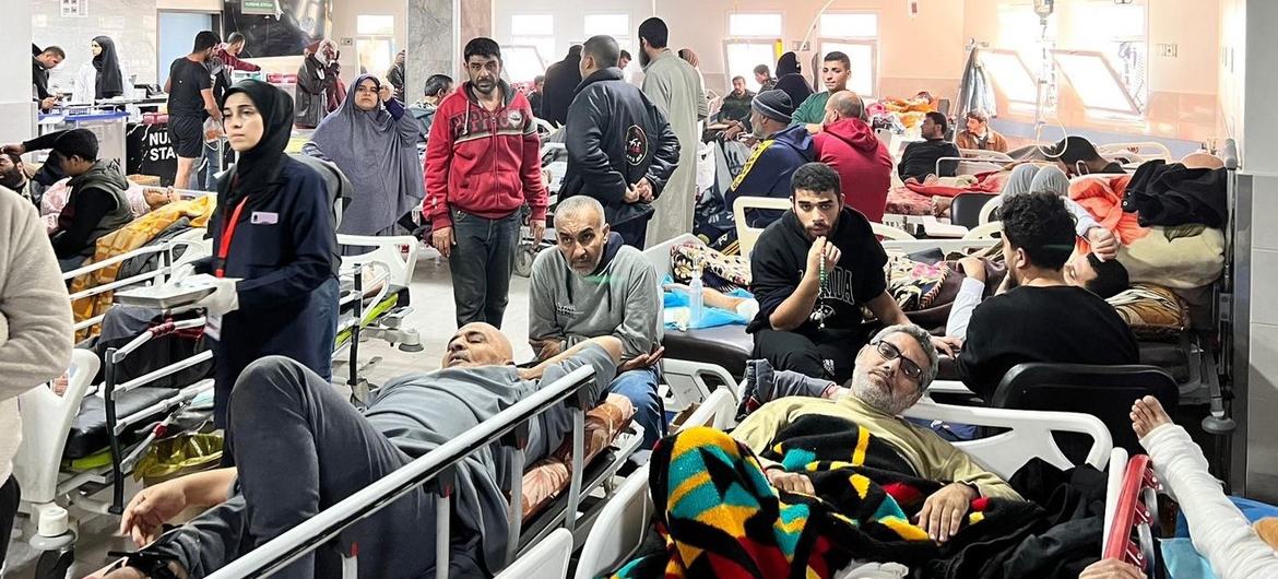 فلسطين – ويواجه آلاف المرضى والجرحى مصيراً مجهولاً بسبب انهيار النظام الصحي