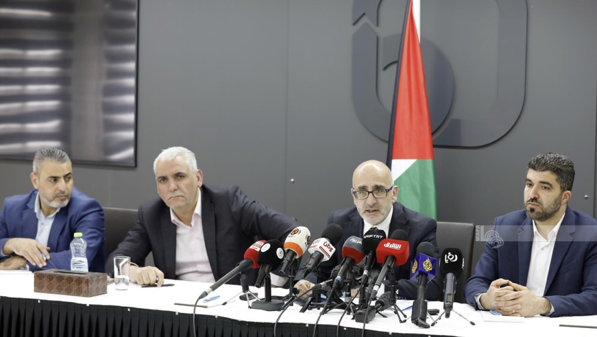 فلسطين – الوضع المالي خطير جداً، ويهدد الخدمات الأساسية، ولا بديل عن المقاصة