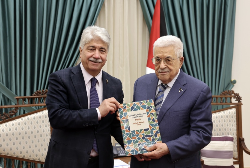 فلسطين – الرئيس يتسلم التقرير السنوي لمؤسسة التمكين الفلسطينية