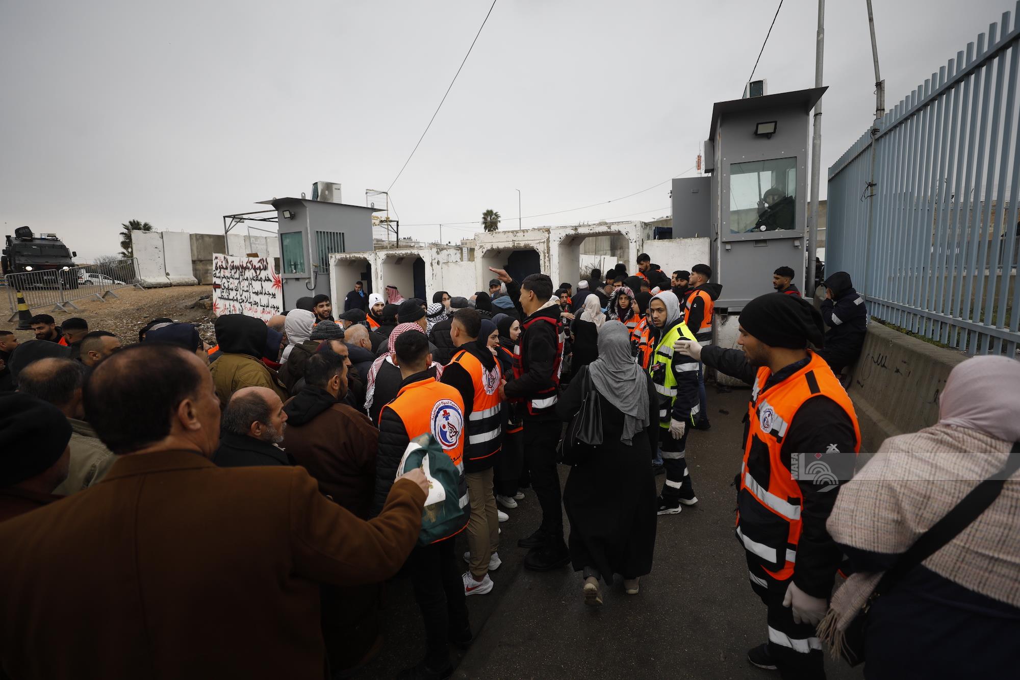 فلسطين – ويفرض الاحتلال قيودًا مشددة على دخول المصلين إلى القدس لأداء صلاة الجمعة الأولى من شهر رمضان