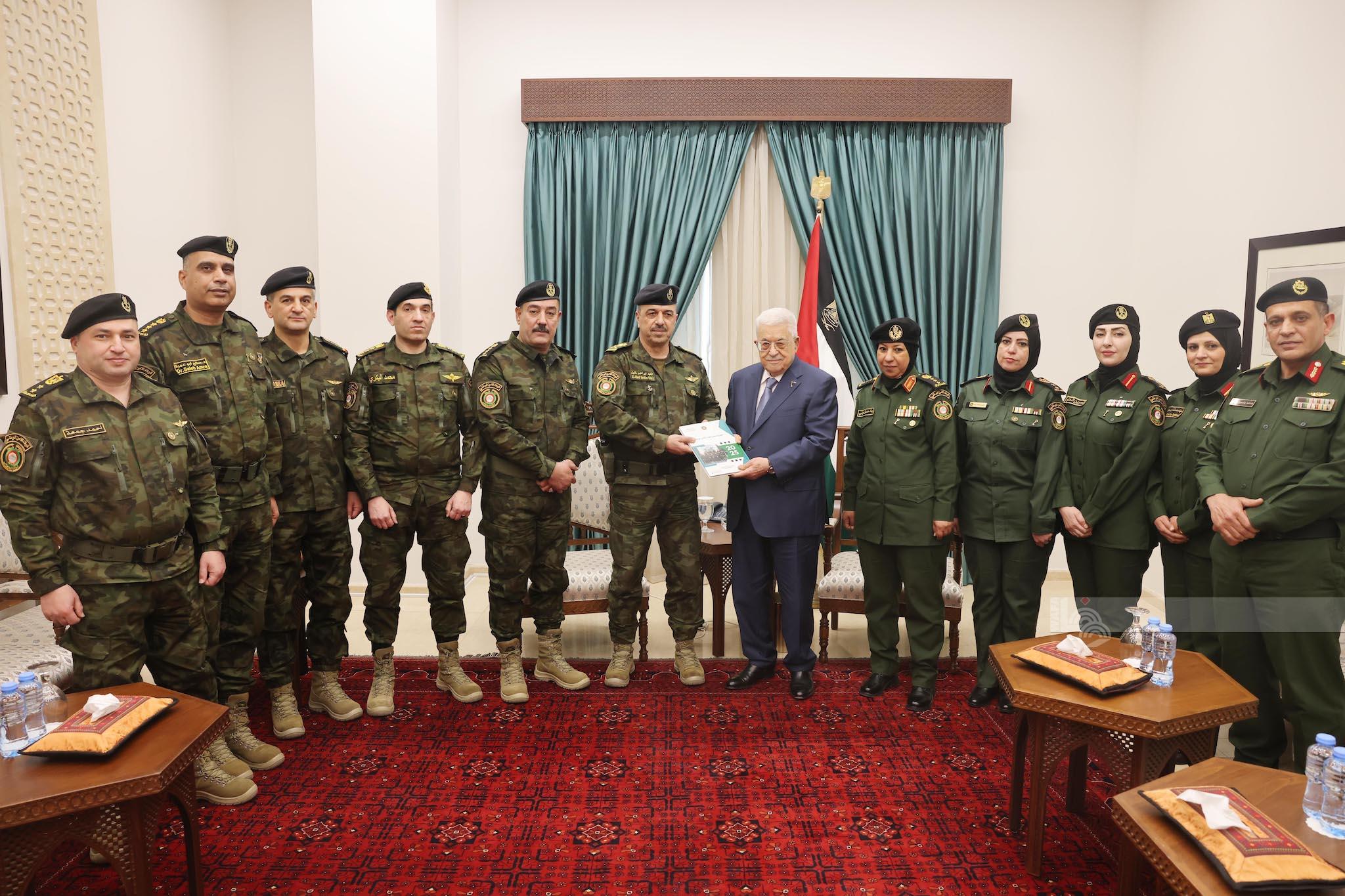 فلسطين – رئيس الجمهورية يتسلم التقرير السنوي لقوات الأمن الوطني لعام 2025