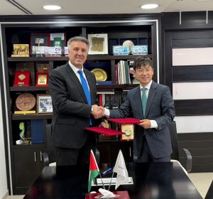 فلسطين – الوزير عساف يوقع اتفاقية تعاون إعلامي مع ممثل جمهورية كوريا الجنوبية