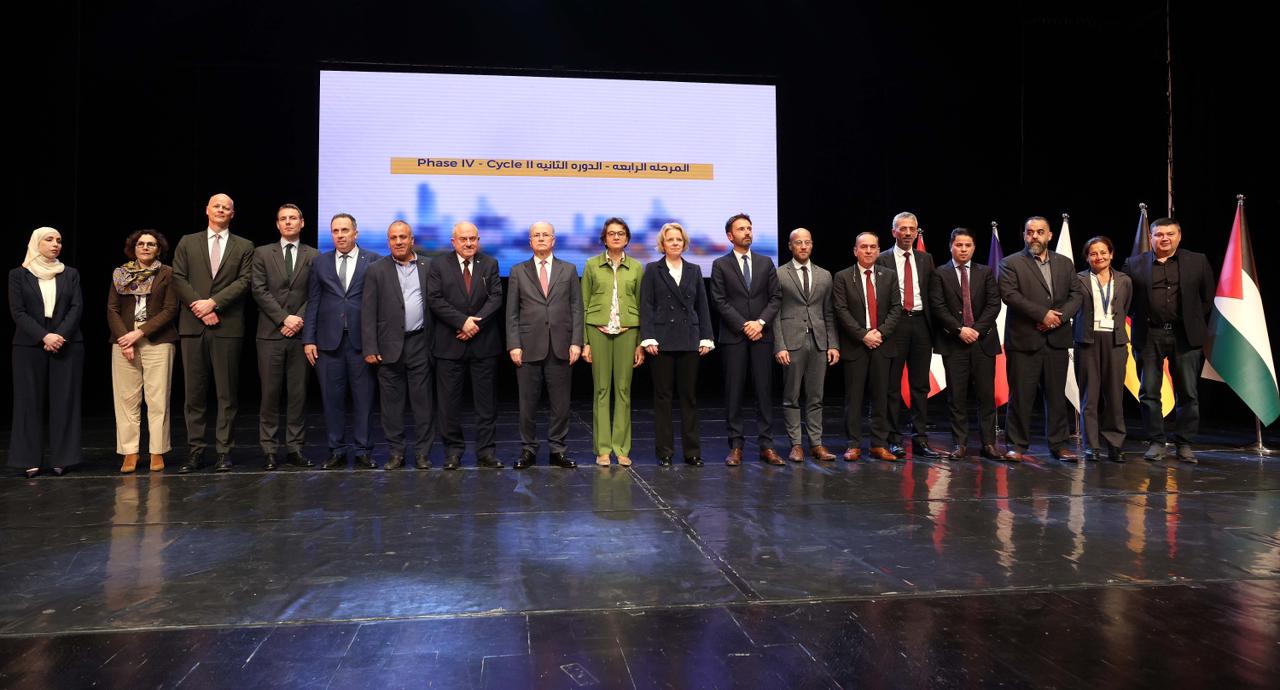 فلسطين – مصطفى يطلق المرحلة الرابعة (الدورة الثانية) من برنامج تطوير البلديات بقيمة 40 مليون يورو، تستفيد منه 138 بلدية.