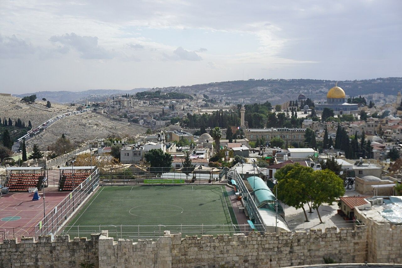 فلسطين – إغلاق الاحتلال لمركز “برج اللقلق” يضيق المساحة الفلسطينية في القدس