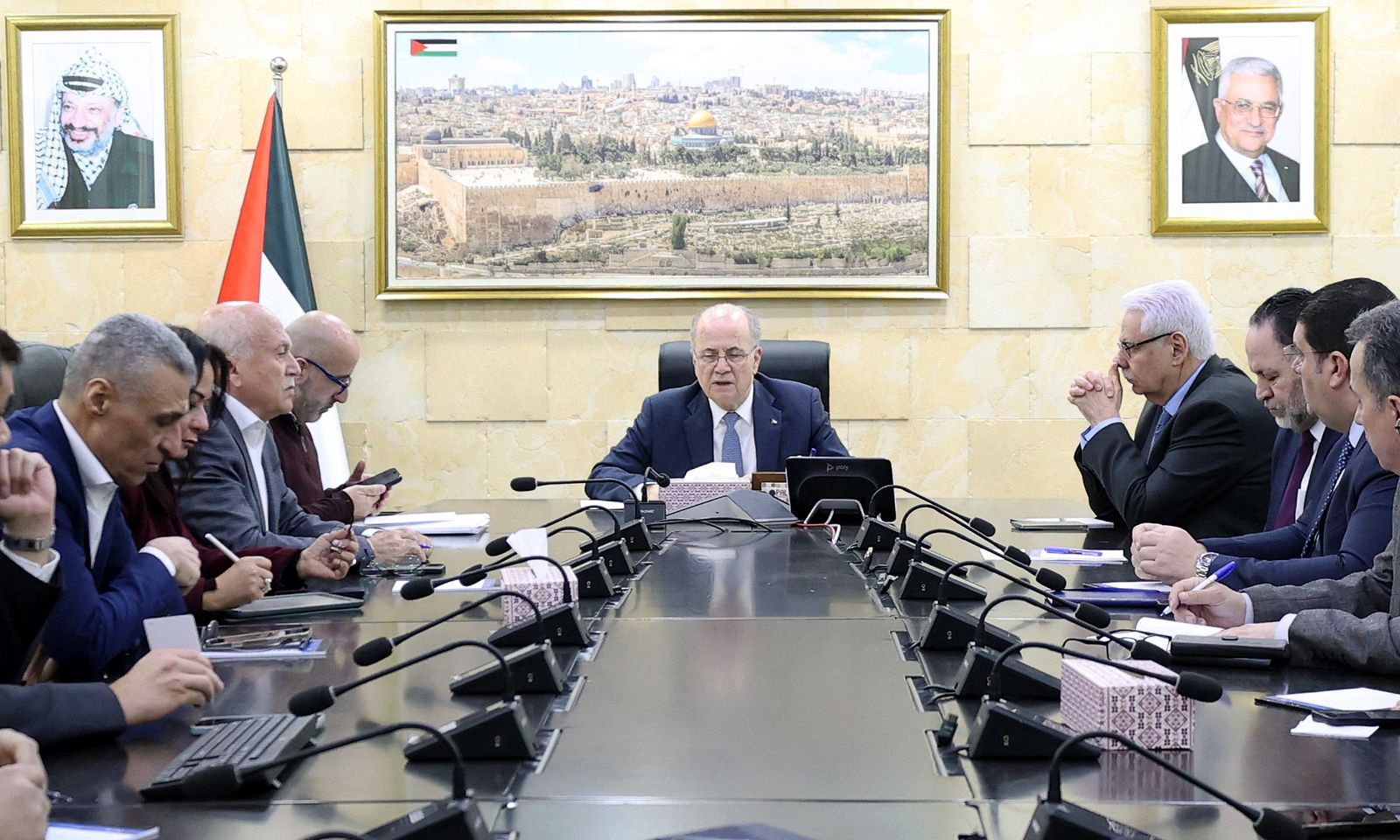 فلسطين – رئيس الوزراء يوجه برفع جاهزية المؤسسات المختلفة للتعامل مع التطورات