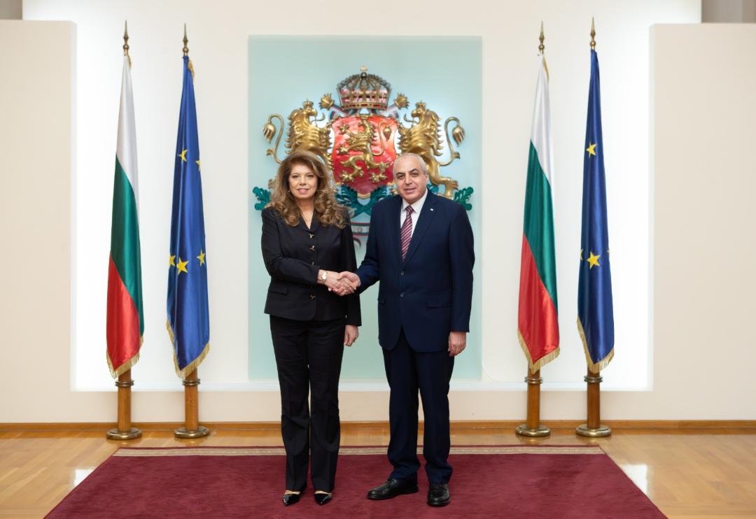 فلسطين – السفير أنور الآغا يقدم أوراق اعتماده لرئيس بلغاريا سفيرا فوق العادة مفوضا لدولة فلسطين