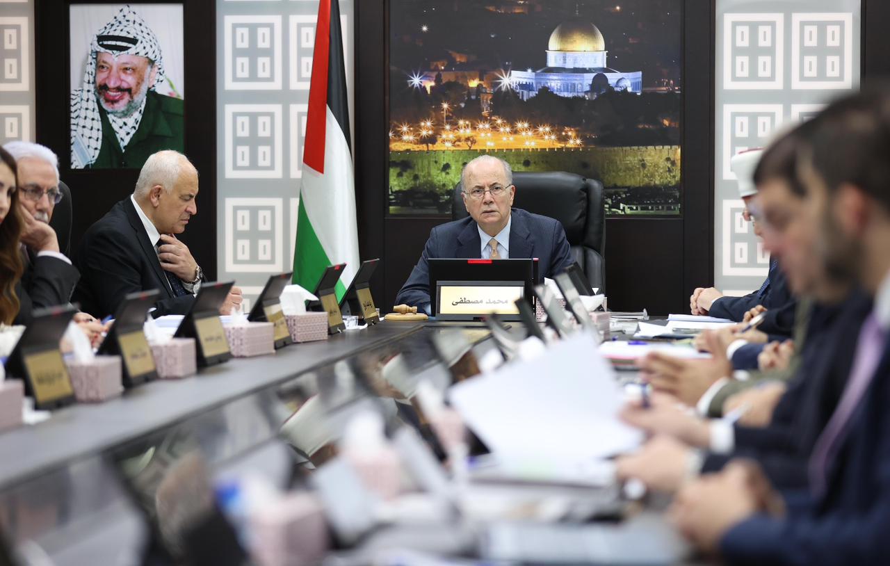 فلسطين – مجلس الوزراء يحذر من التباطؤ غير المبرر في إدخال المساعدات الإنسانية والاحتياجات المعيشية إلى قطاع غزة