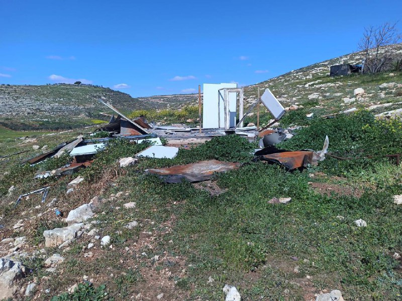 فلسطين – مستوطنون يستولون على ممتلكات مواطنين في تجمع خلة السدرة قرب مخماس