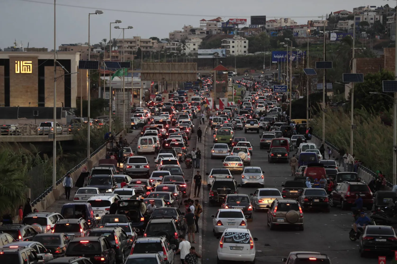 فلسطين – 60 ألف نازح من جنوب لبنان