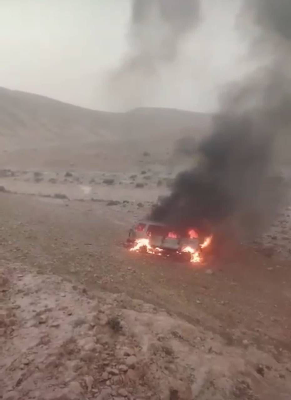 فلسطين – شهيد وإصابات جراء إطلاق الاحتلال الرصاص على عدة مركبات جنوب الخليل