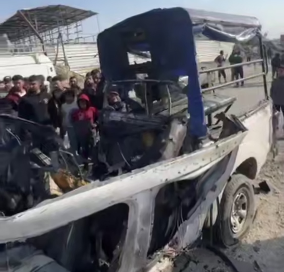 فلسطين – ثمانية شهداء باستهداف طائرات الاحتلال مركبة على شارع صلاح الدين وسط قطاع غزة