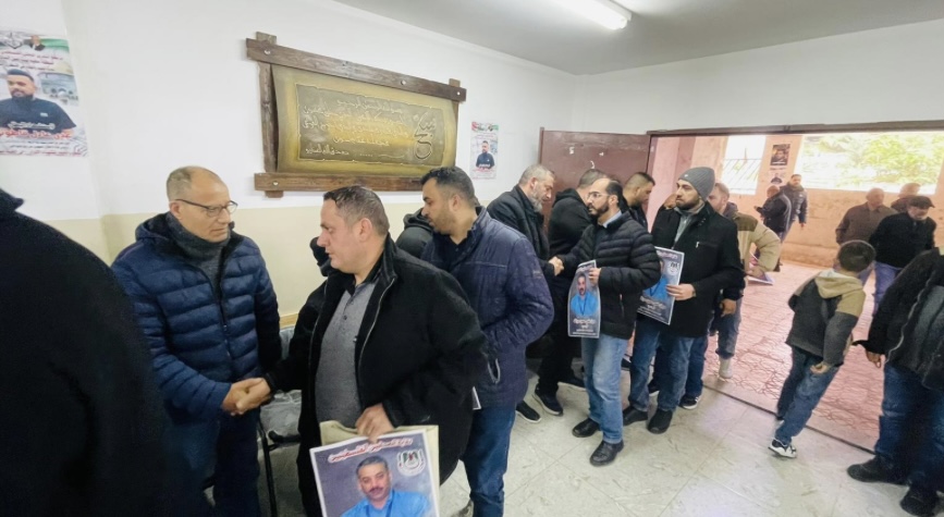 فلسطين – نقابة الصحفيين والهيئة العامة للإذاعة والتلفزيون تقدمان واجب العزاء باستشهاد الأسير مروان حرز الله