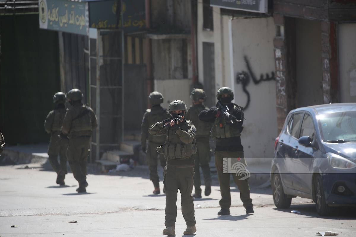 فلسطين – إصابة شاب وطفل برصاص الاحتلال شرق نابلس