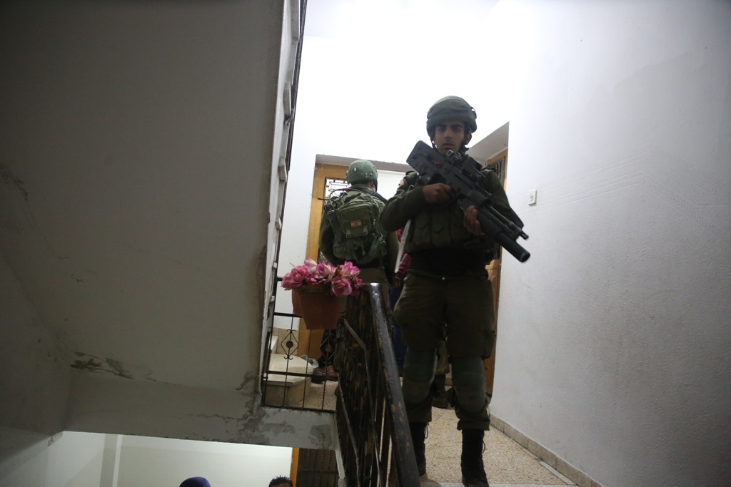 فلسطين – استشهاد مسنة أثناء اقتحام الاحتلال منزلها في بيت شرق قلقيلية