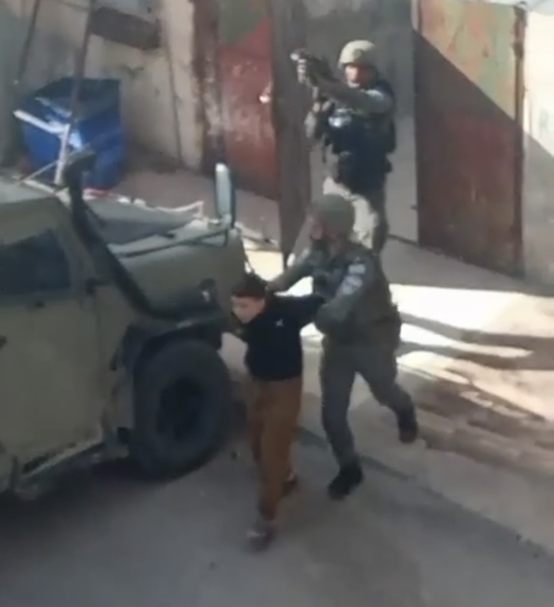 فلسطين – الاحتلال يعتقل طفلاً بعد الاعتداء عليه في بيت فوريك