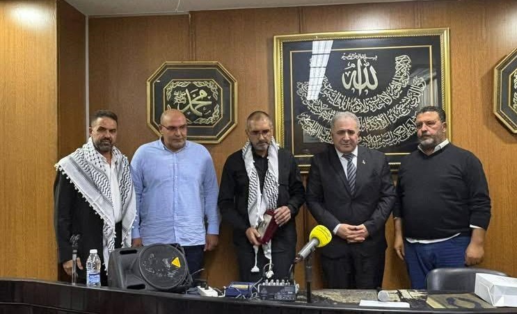 فلسطين – باسم الرئيس.. السفير الأسعد يقدم درع فلسطين لعائلة المغربي