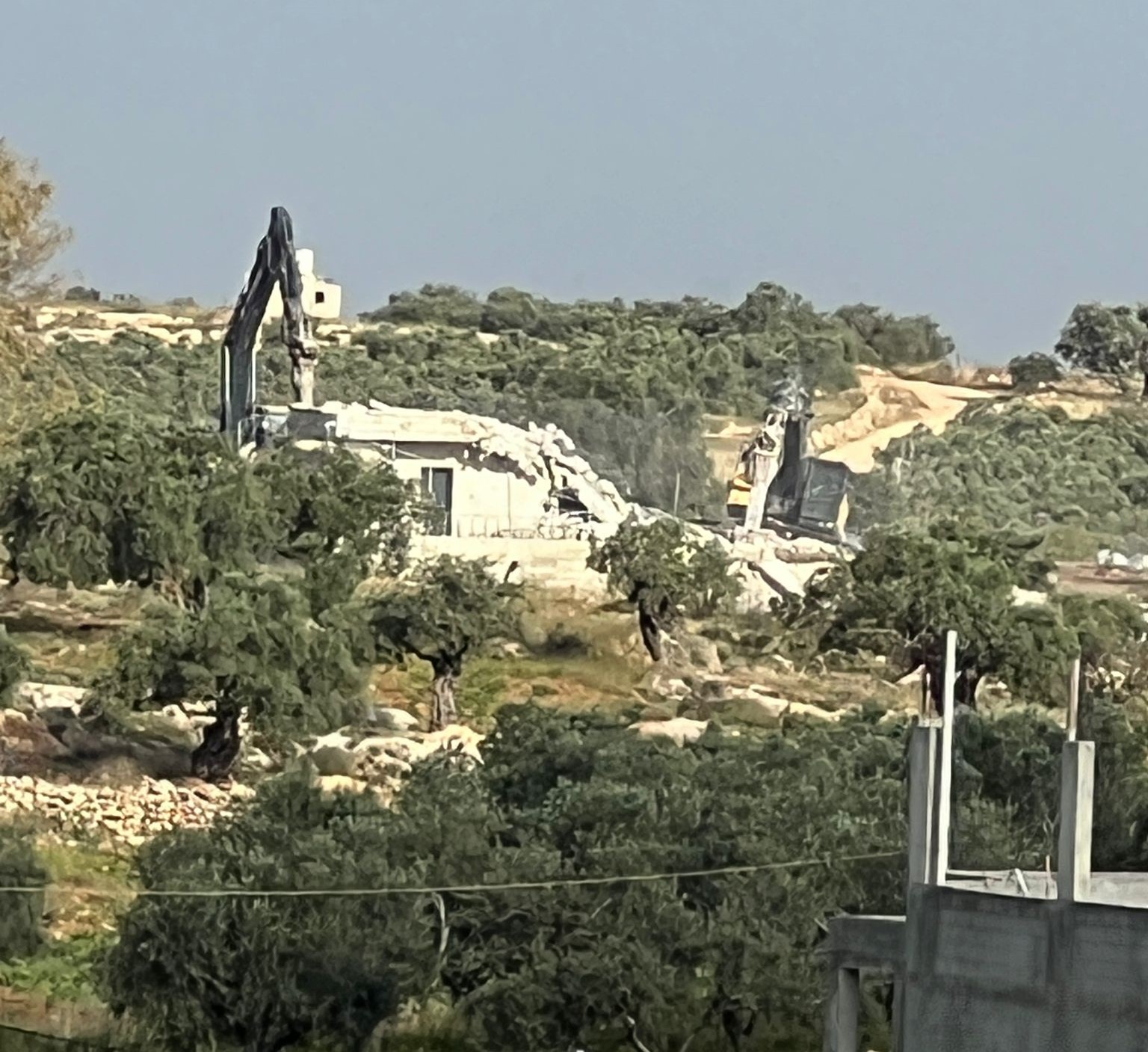 فلسطين – الاحتلال يهدم منزلا في شقبا غرب رام الله