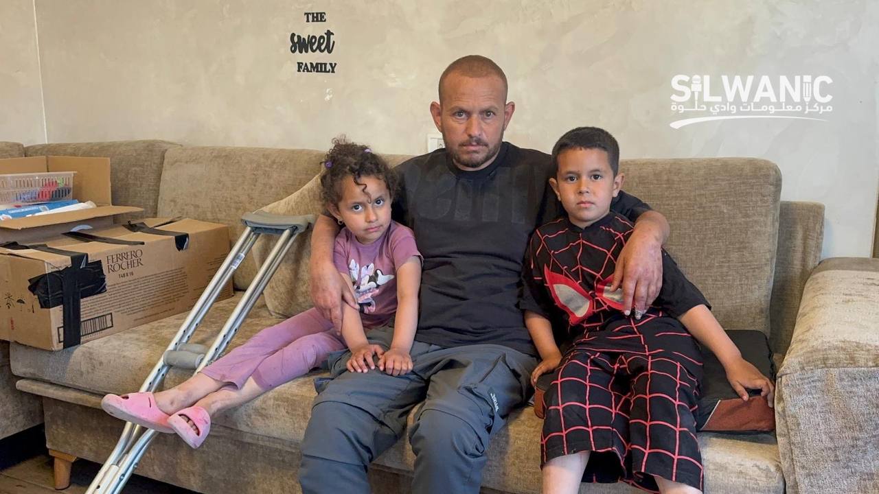 فلسطين – الاحتلال يجبر مقدسيا على تفريغ محتويات منزله تمهيدا لهدمه ذاتيا