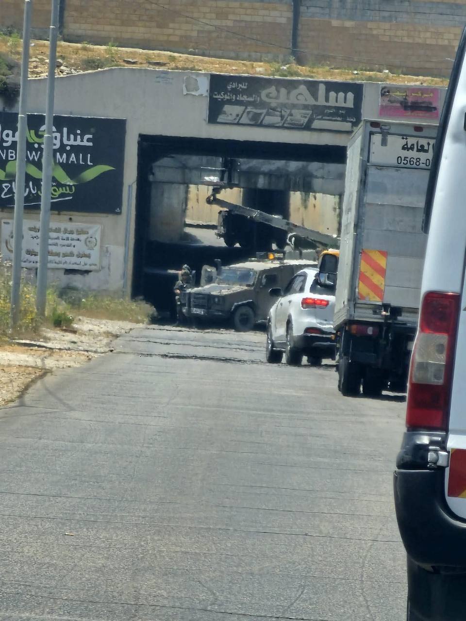فلسطين – الاحتلال يغلق شارع النفق شمال غرب القدس فلسطين – الاحتلال يغلق شارع النفق شمال غرب القدس