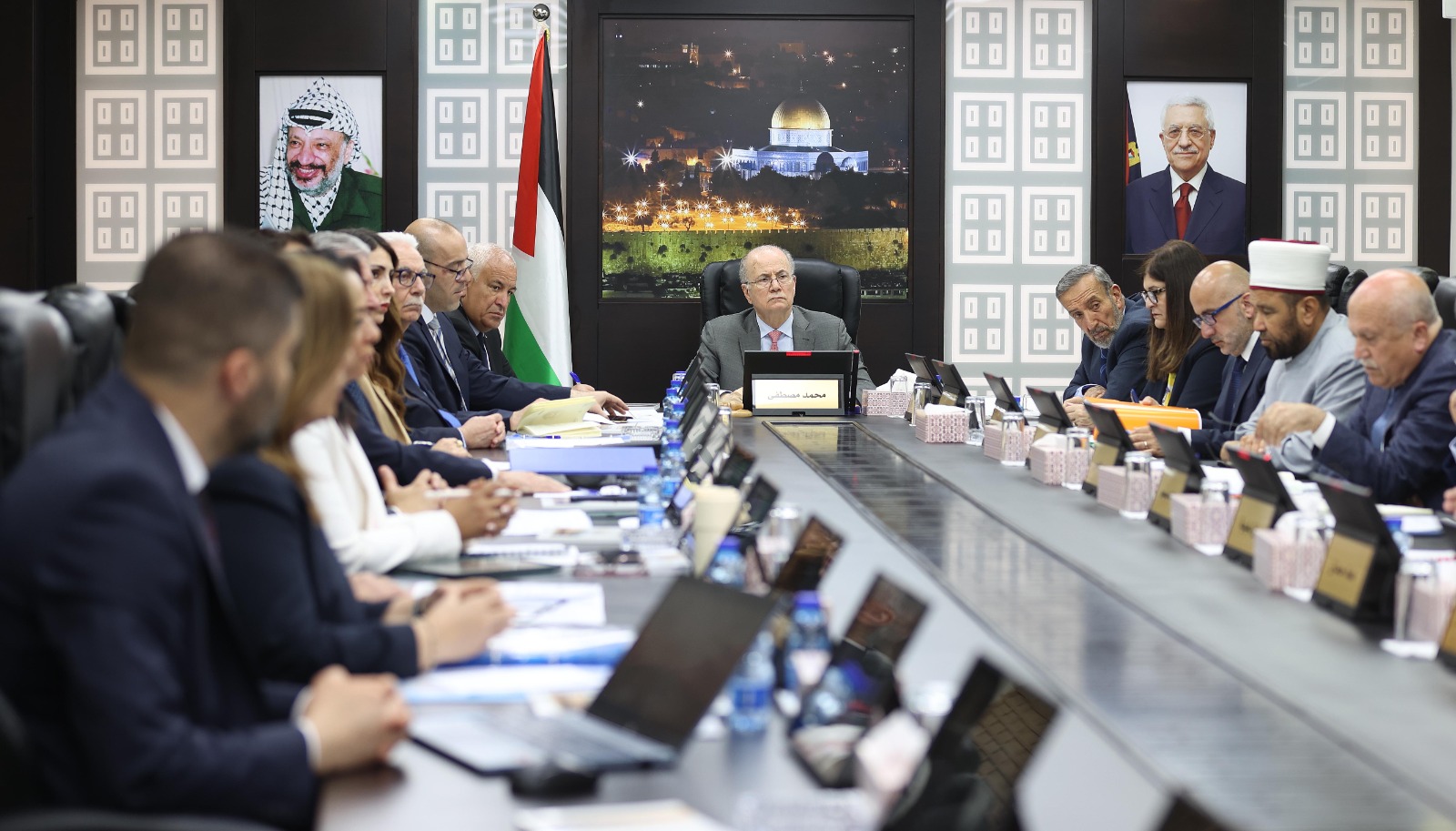 فلسطين – مجلس الوزراء يحذر من عودة المجاعة وتفاقم الكارثة الإنسانية في قطاع غزة فلسطين – مجلس الوزراء يحذر من عودة المجاعة وتفاقم الكارثة الإنسانية في قطاع غزة