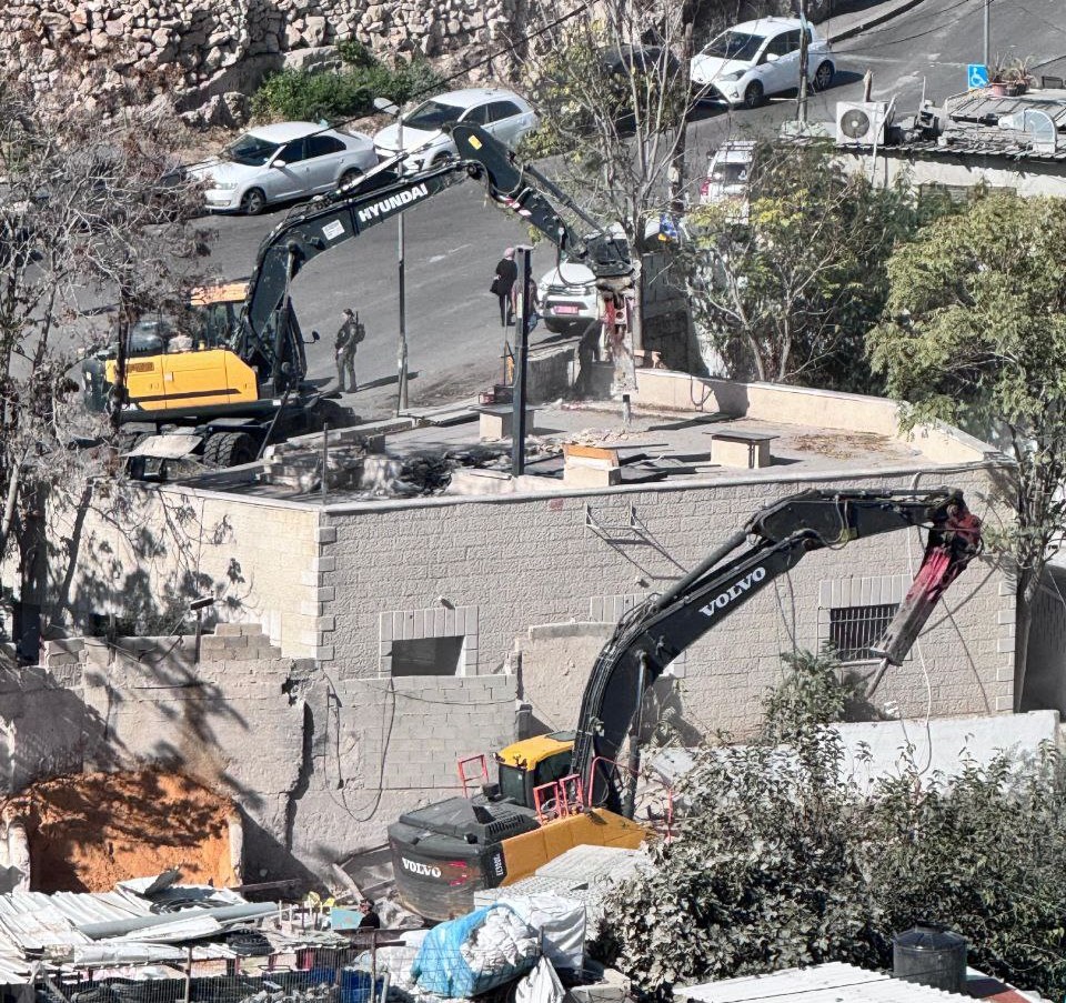 فلسطين – الاحتلال يهدم منزلا في السواحرة شرق القدس