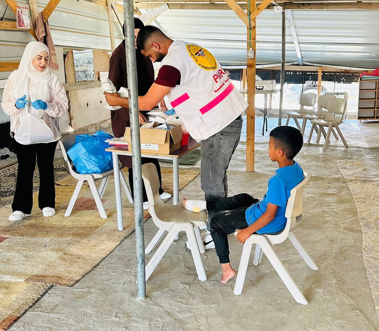 فلسطين – أصيب طفل برضوض بعد أن حاول مستوطن دهسه قرب الخان الأحمر فلسطين – أصيب طفل برضوض بعد أن حاول مستوطن دهسه قرب الخان الأحمر