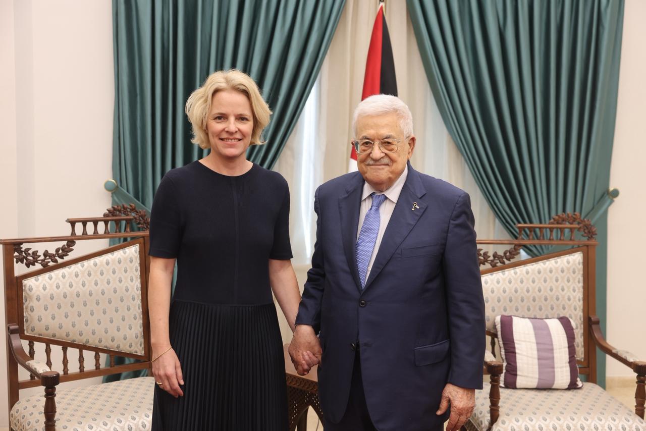 فلسطين – الرئيس يستقبل رئيسة مكتب التمثيل السويسري بمناسبة انتهاء مهام عملها فلسطين – الرئيس يستقبل رئيسة مكتب التمثيل السويسري بمناسبة انتهاء مهام عملها