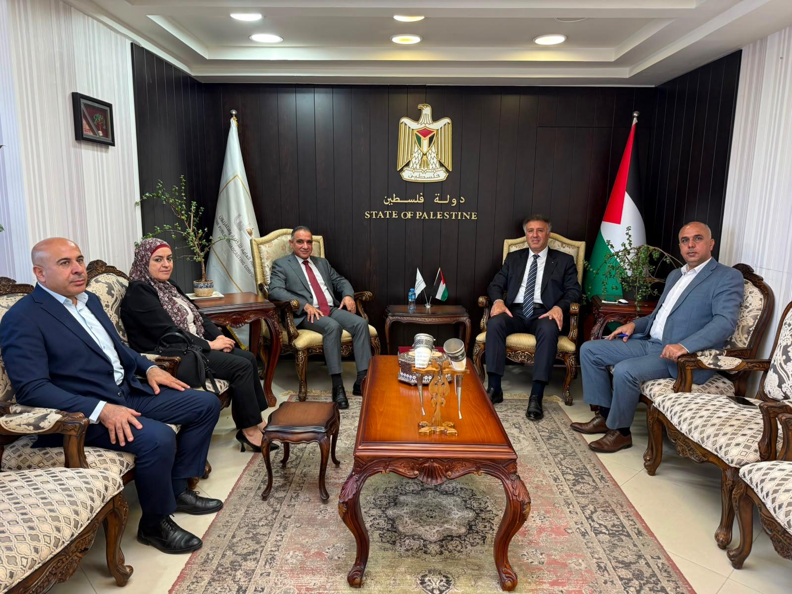 عساف وإسماعيل يناقشان نشر الوعي بالطاقة المتجددة