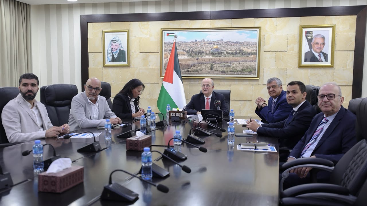 مصطفى يتعهد ببذل جهود لتحسين أوضاع غزة